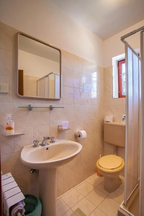 Rooms With A Parking Space Cres - 2512 Penzion