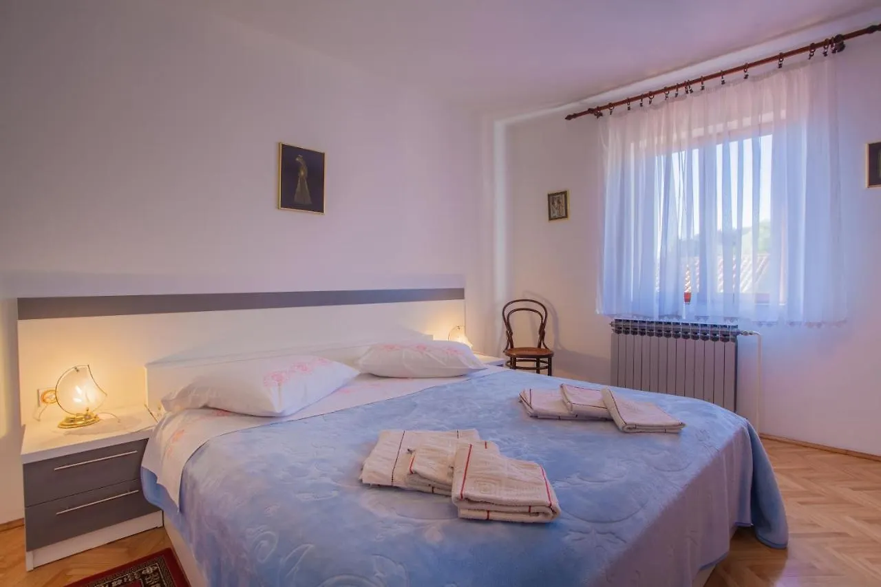 Rooms With A Parking Space Cres - 2512 Casa de hóspedes