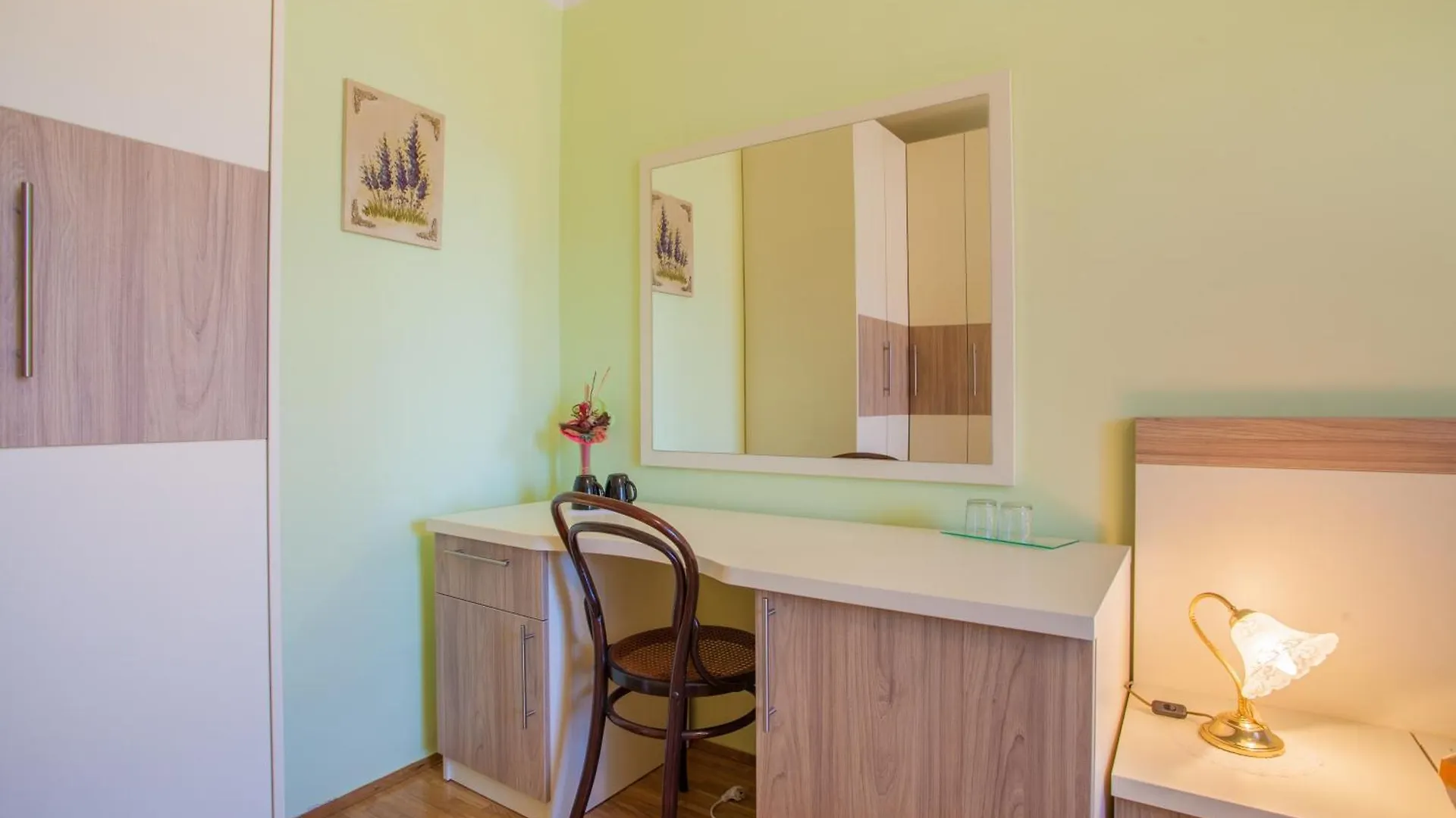 Rooms With A Parking Space Cres - 2512