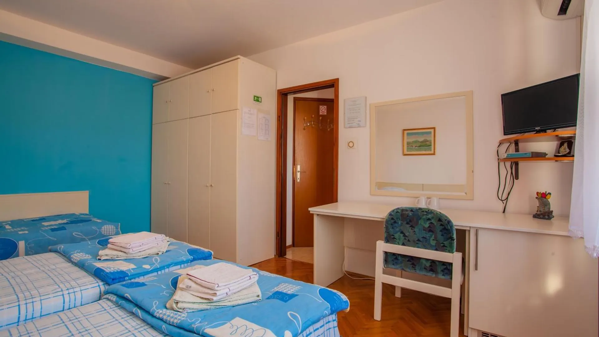Casa de hóspedes Rooms With A Parking Space Cres - 2512