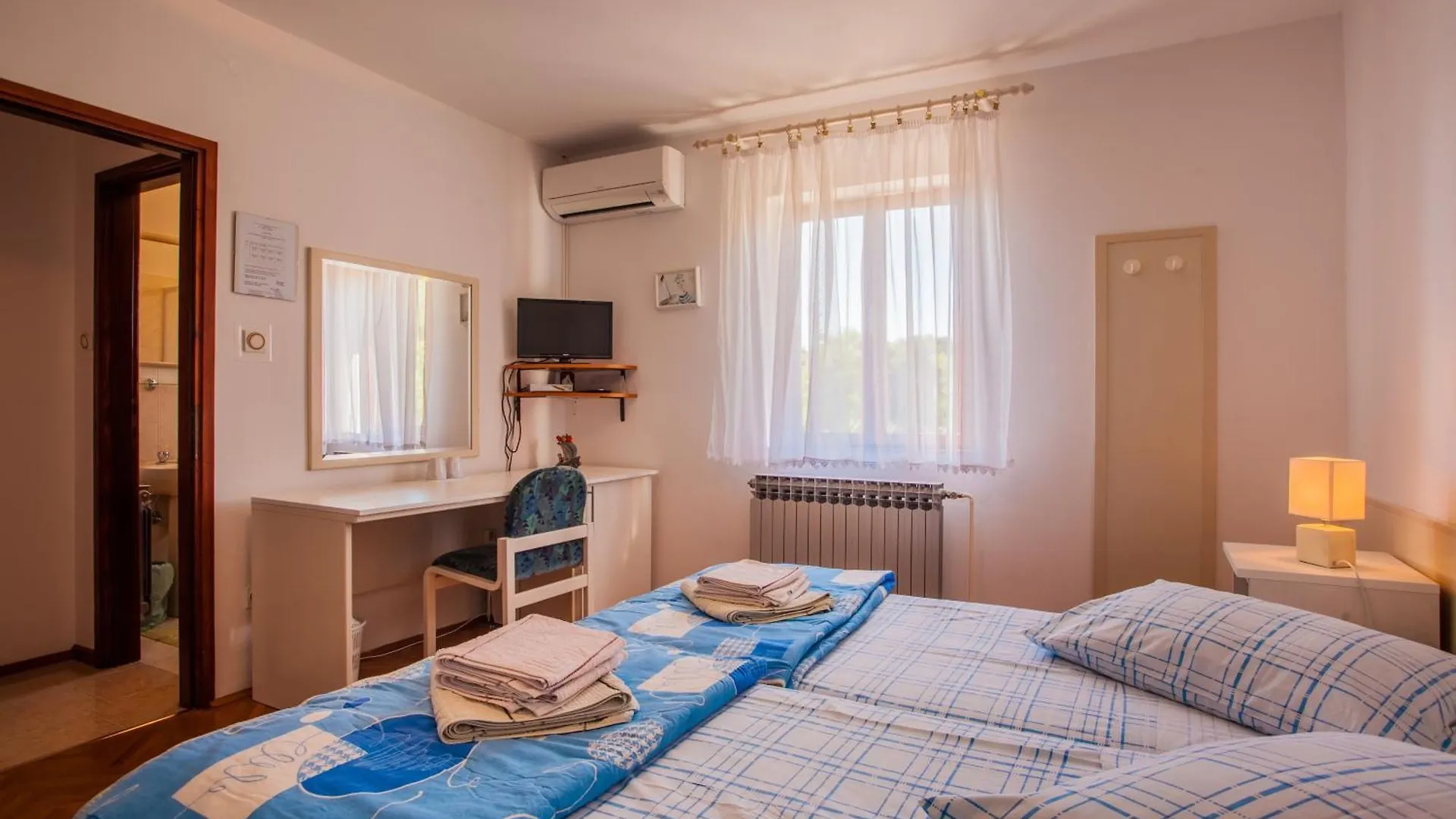 Rooms With A Parking Space Cres - 2512 Croácia
