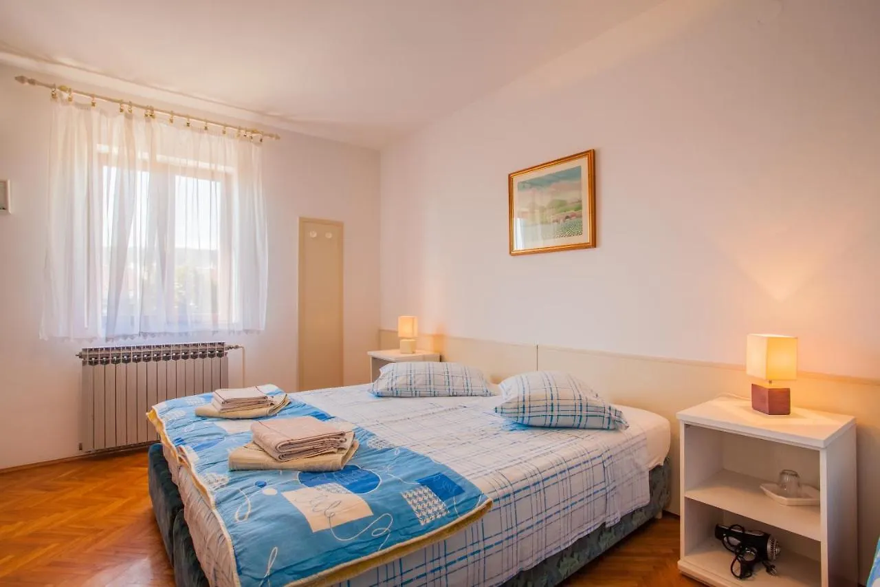Guest house Rooms With A Parking Space Cres - 2512